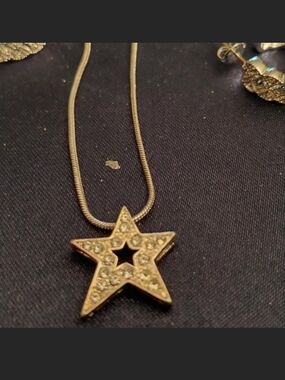 Source Unknown Gold Star Cutout Pendant Necklace